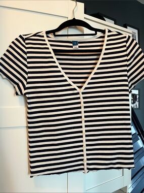 Old Navy Black & White Striped V-Neck Button Front Tee